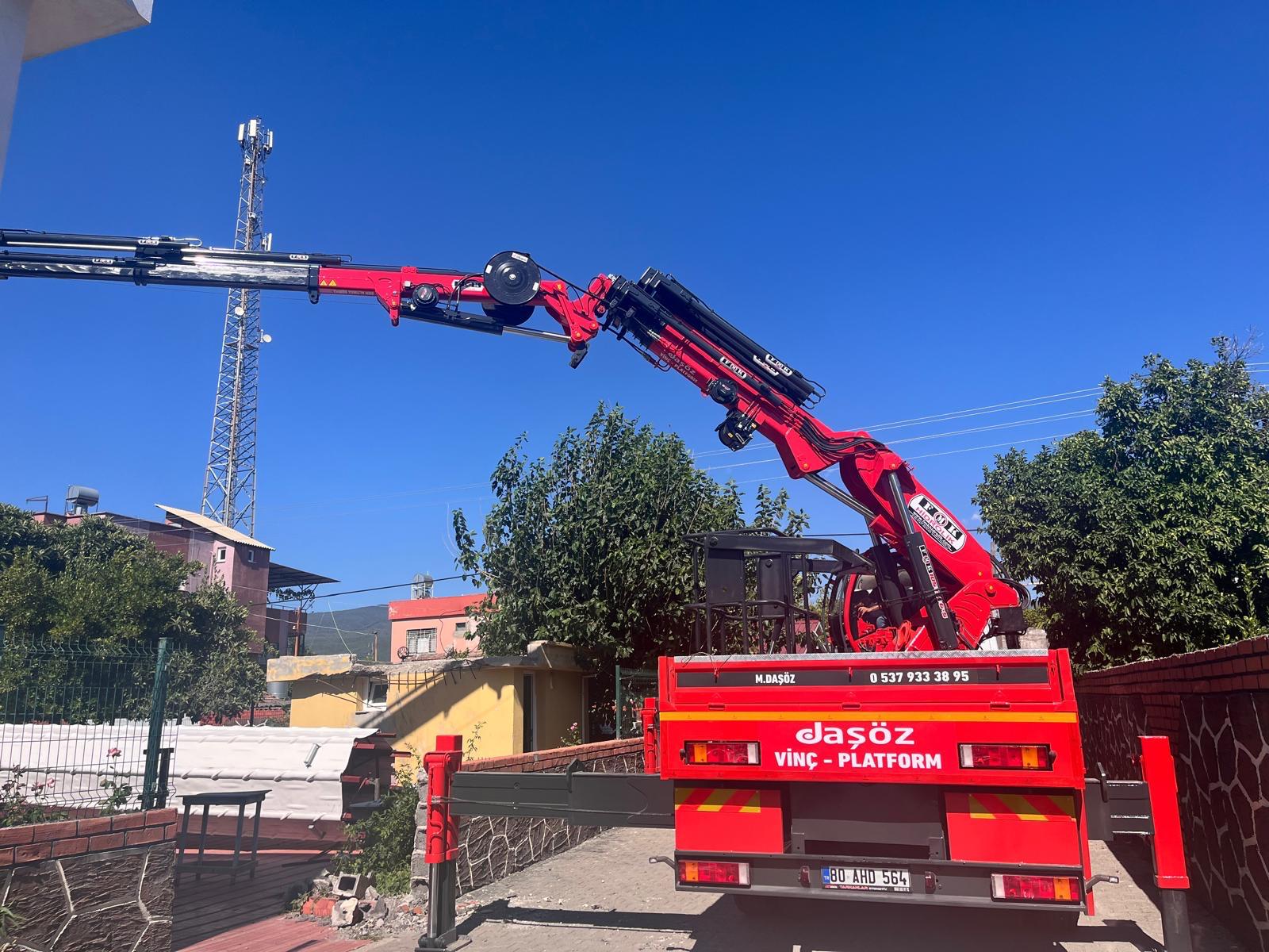 Osmaniye'de büyük inşaat projesi için mobil vinç kiralama hizmeti